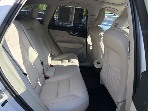 Certified 2024 Volvo XC60 B5 Plus w/ Protection Package Premier AWD/4WD image 33