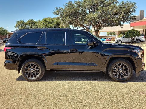 Used 2024 Toyota Sequoia Platinum AWD/4WD image 5
