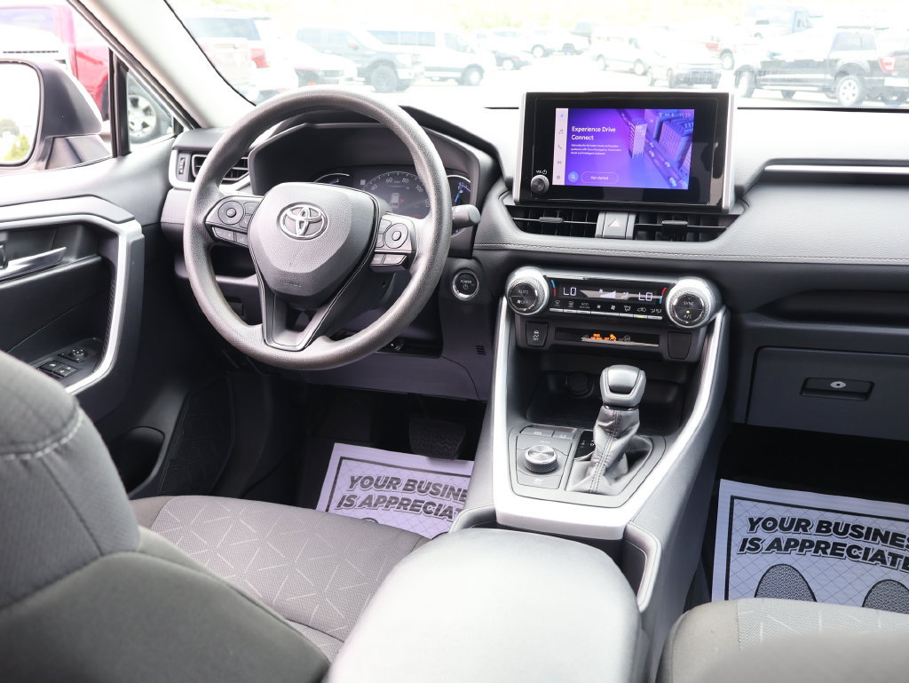 Used 2025 Toyota RAV4 XLE AWD/4WD image 12