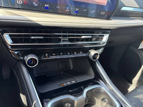 New 2026 Chevrolet Traverse LT w/ Sun and Wheel Package FWD image 28
