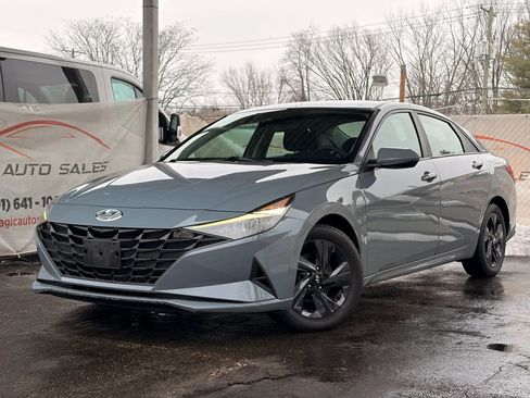 Used 2022 Hyundai Elantra SEL image 1
