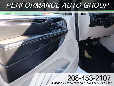 Used 2018 Dodge Grand Caravan SXT FWD image 19