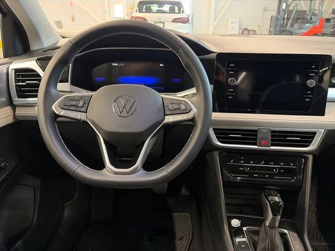Used 2025 Volkswagen Taos SE w/ Panoramic Sunroof Package AWD/4WD image 13