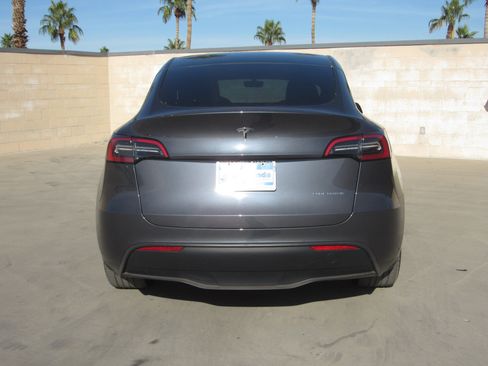 Used 2023 Tesla Model Y Long Range image 7
