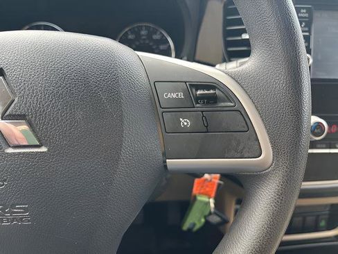 Used 2020 Mitsubishi Outlander ES image 20
