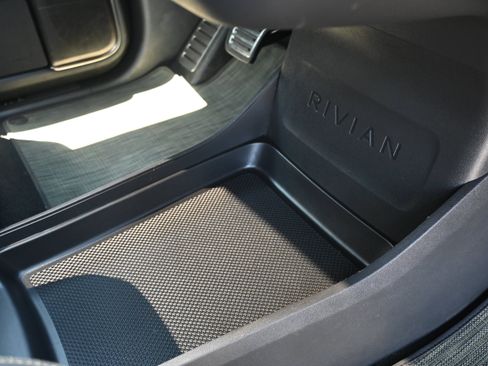 Used 2023 Rivian R1S Adventure AWD/4WD image 32