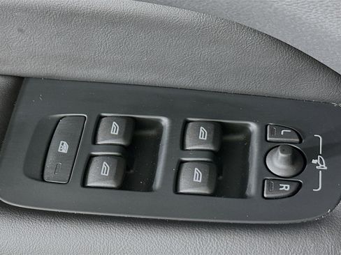 Used 2025 Volvo XC60 B5 Core image 14