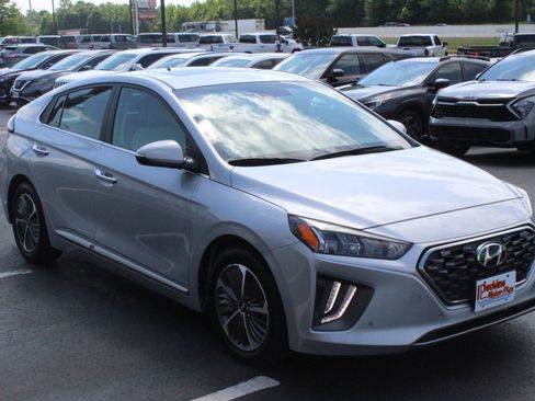 Used 2022 Hyundai Ioniq Limited FWD image 4
