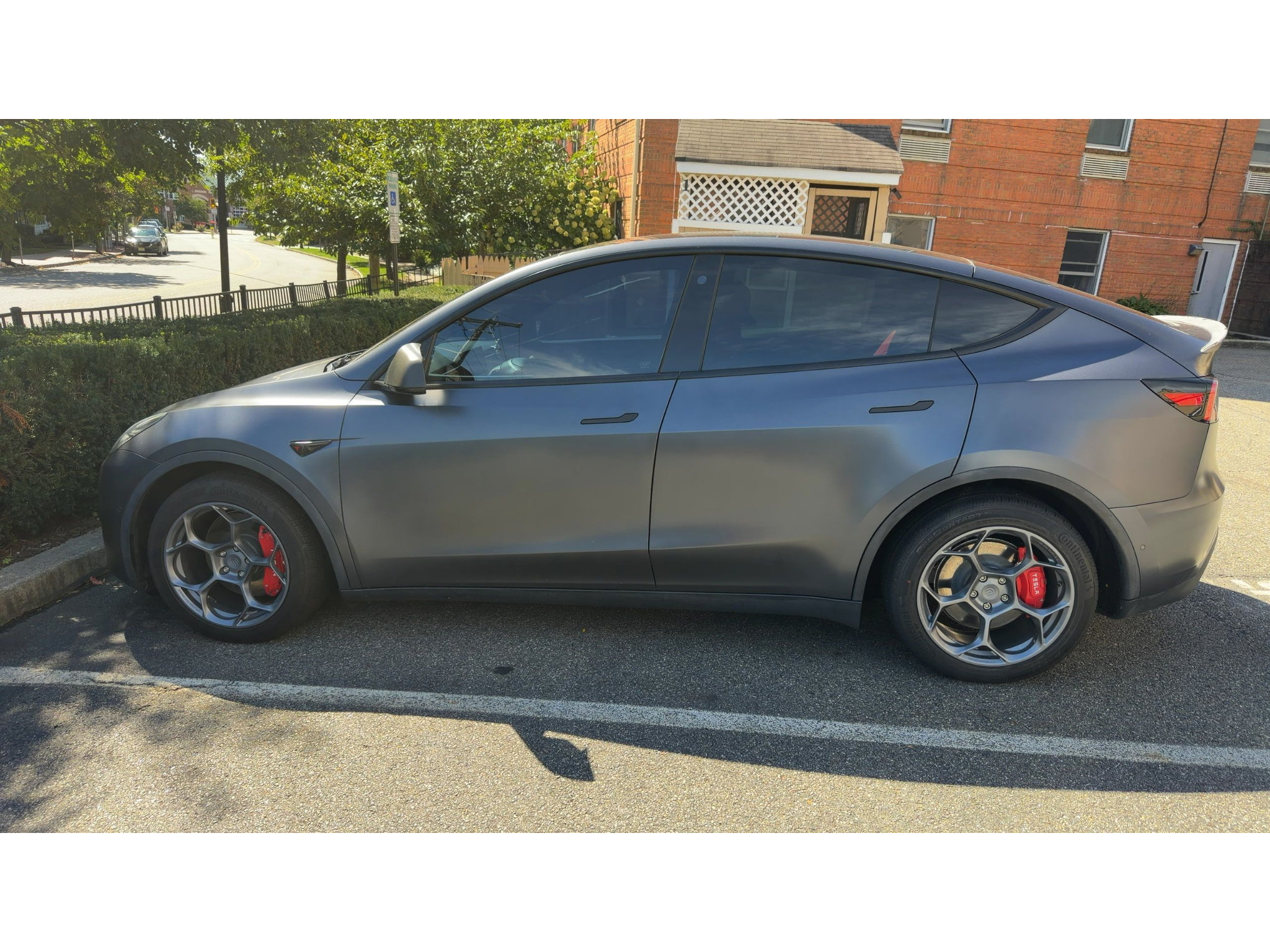 Used 2021 Tesla Model Y Long Range AWD/4WD image 2