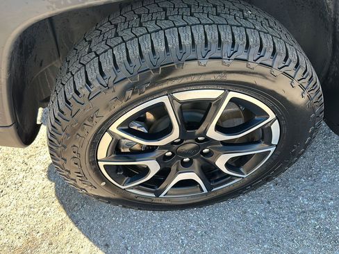Used 2024 Jeep Compass Trailhawk AWD/4WD image 12