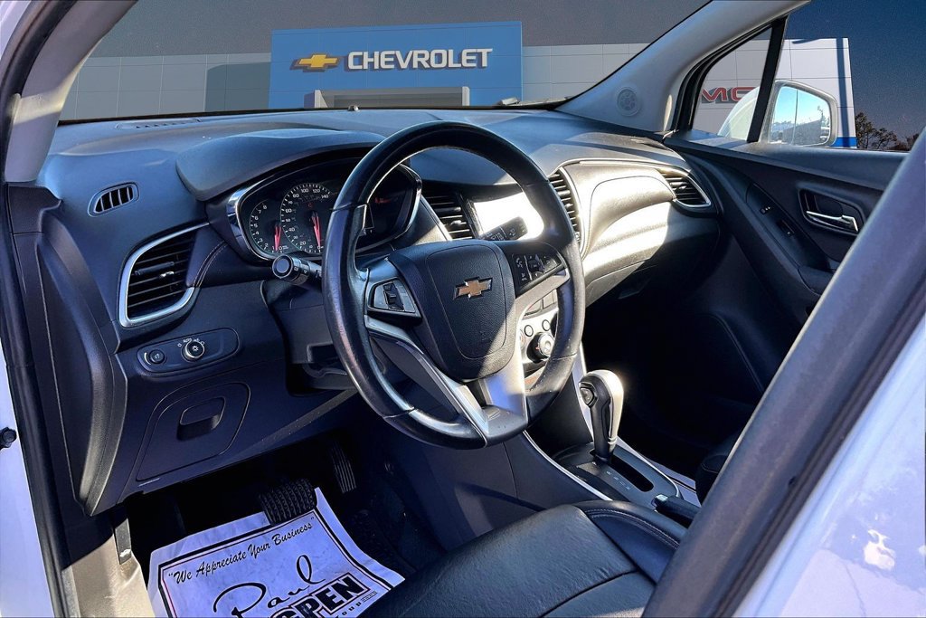 Used 2021 Chevrolet Trax LT w/ Premium Seat Package FWD image 18