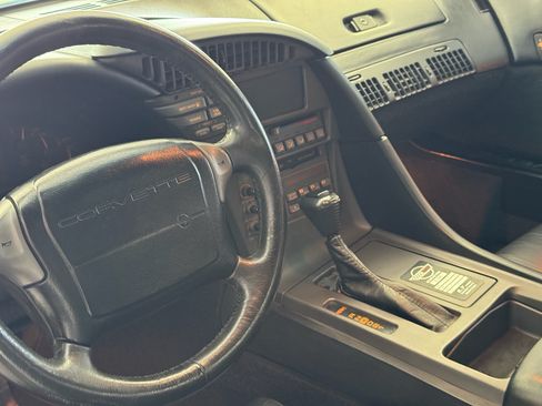 Used 1991 Chevrolet Corvette Coupe RWD image 15