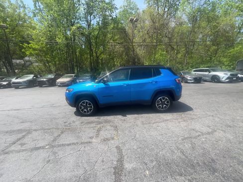 Used 2025 Chevrolet Trax LT image 11