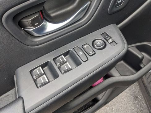 Used 2025 Honda Pilot EX-L image 12