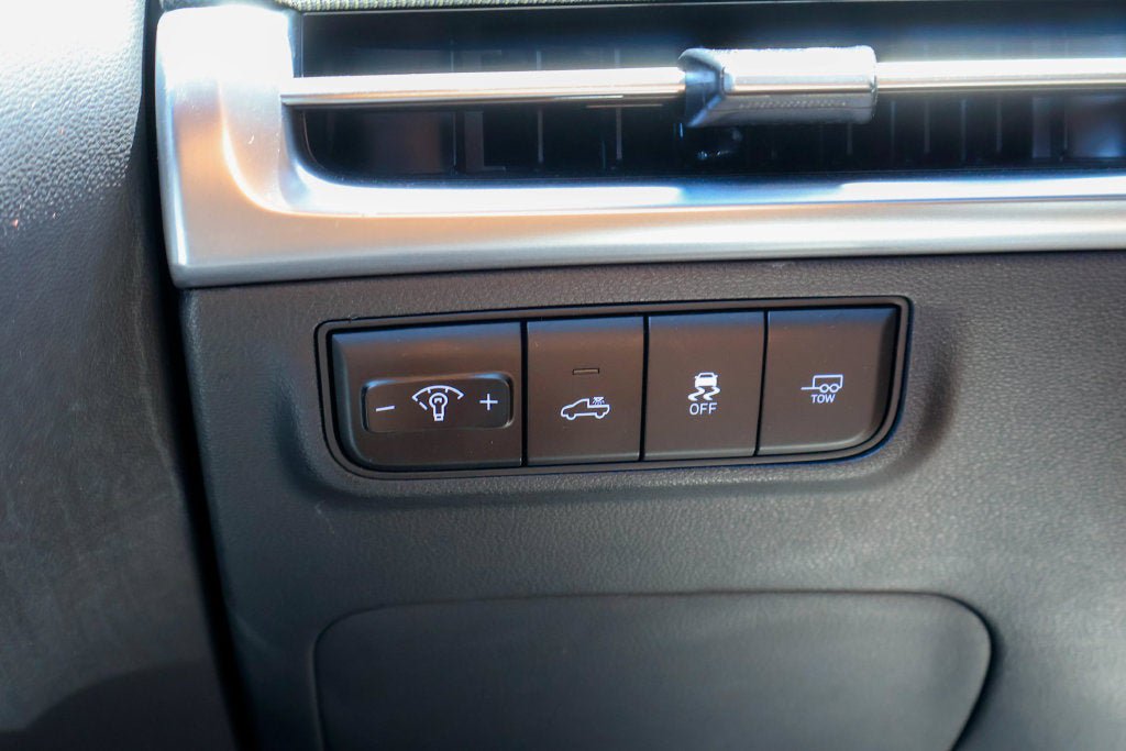 Used 2025 Hyundai Santa Cruz Limited AWD/4WD image 18