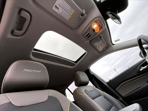 Used 2025 Chevrolet Trax ACTIV w/ Sunroof Package image 20