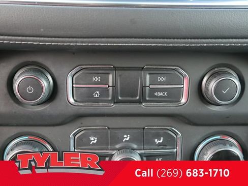 Used 2021 Chevrolet Suburban Z71 AWD/4WD image 36