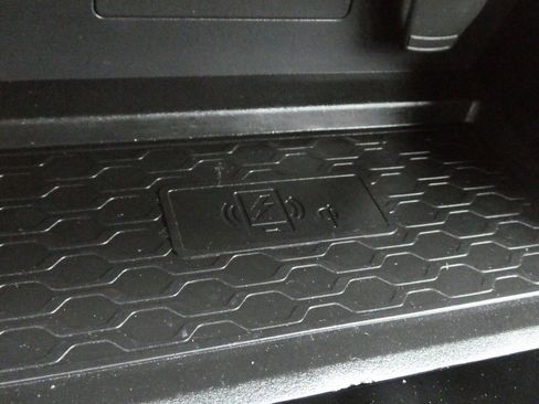 Used 2024 Nissan Altima 2.5 SV w/ SV Premium Package image 18