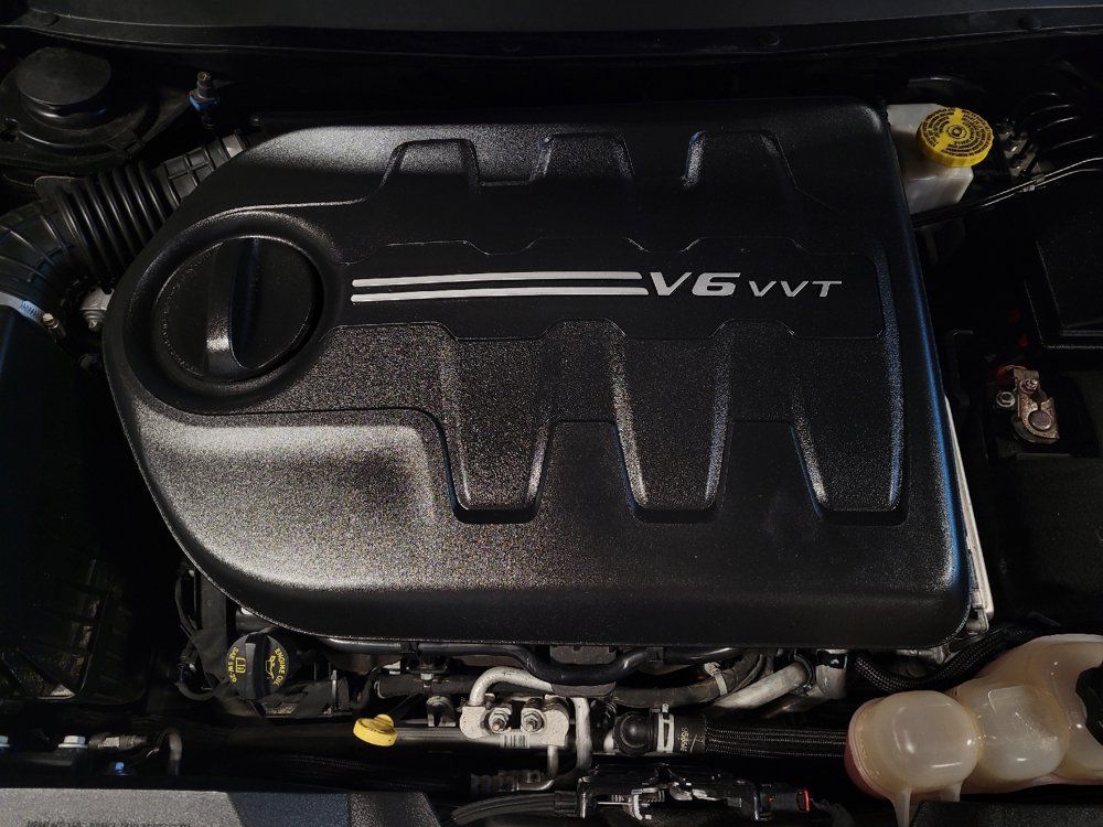 Used 2019 Jeep Cherokee Overland w/ Technology Group AWD/4WD image 30