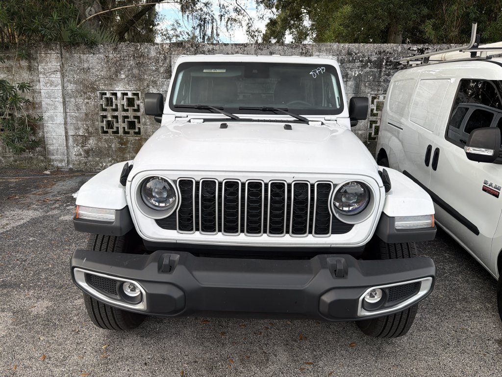 Used 2025 Jeep Wrangler Unlimited Sahara AWD/4WD image 2