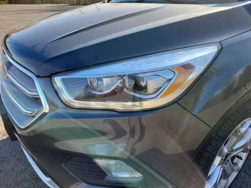 Used 2019 Ford Escape Titanium AWD/4WD image 9