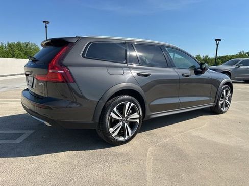 Certified 2025 Volvo V60 B5 Cross Country Plus AWD/4WD image 9