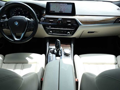 Used 2019 BMW 530i w/ Convenience Package RWD image 10