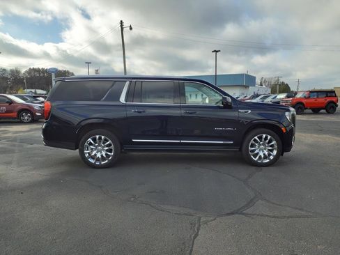 Used 2022 GMC Yukon XL Denali image 7