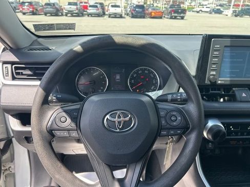 Used 2021 Toyota RAV4 LE image 18