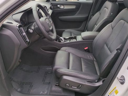 Used 2023 Volvo XC40 B5 Ultimate w/ Protection Package Premier image 8