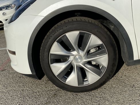 Used 2023 Tesla Model Y Long Range image 29