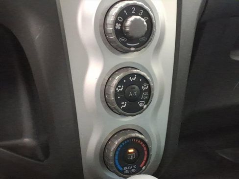 Used 2007 Toyota Yaris 2-Door Hatchback image 14