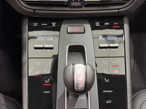 Certified 2026 Porsche Macan AWD/4WD image 36