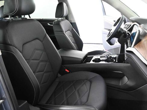 Certified 2024 Volkswagen Atlas SE FWD image 9