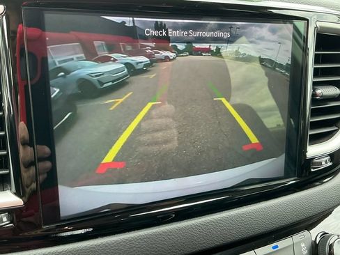 Used 2023 Chrysler Pacifica Touring-L FWD image 23