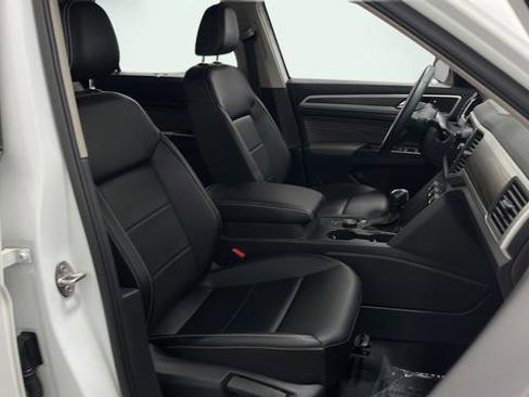 Used 2021 Volkswagen Atlas SE w/ Towing Package image 4