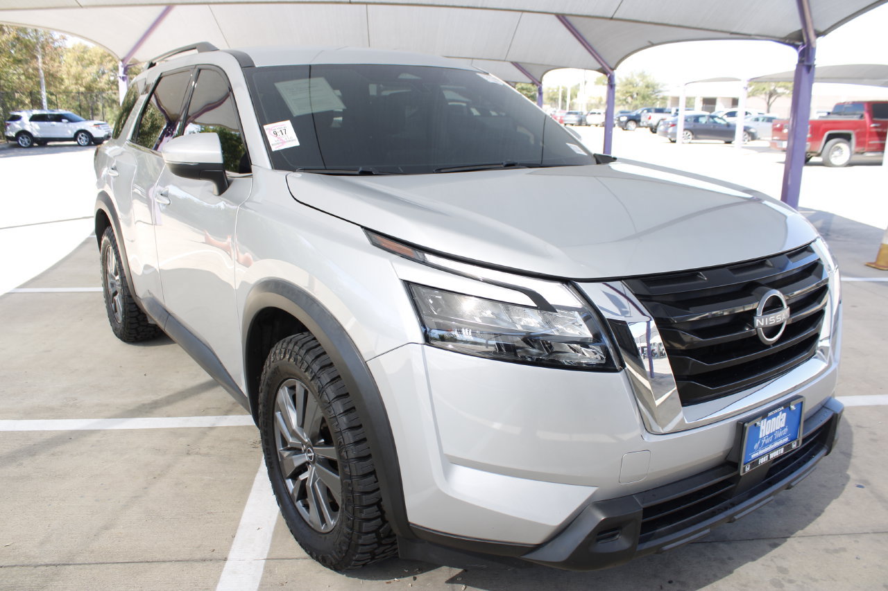 Used 2023 Nissan Pathfinder SV AWD/4WD image 10