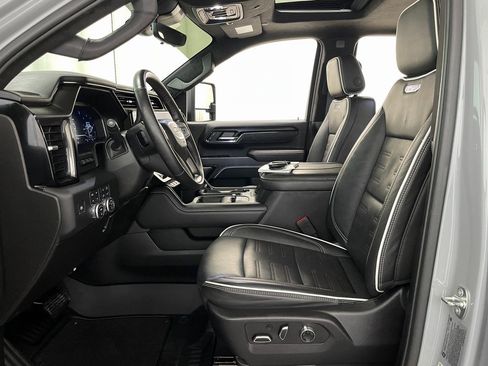 Used 2024 GMC Sierra 2500 AT4X image 9