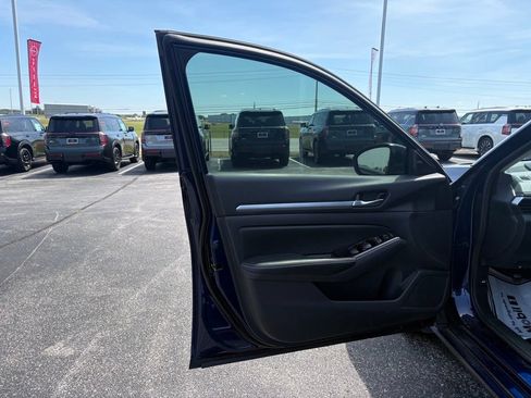 Used 2024 Nissan Altima 2.5 SR w/ SR Premium Package FWD image 10