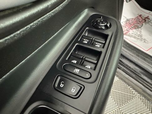 Used 2018 Jeep Renegade Trailhawk w/ Cold Weather Group II image 38