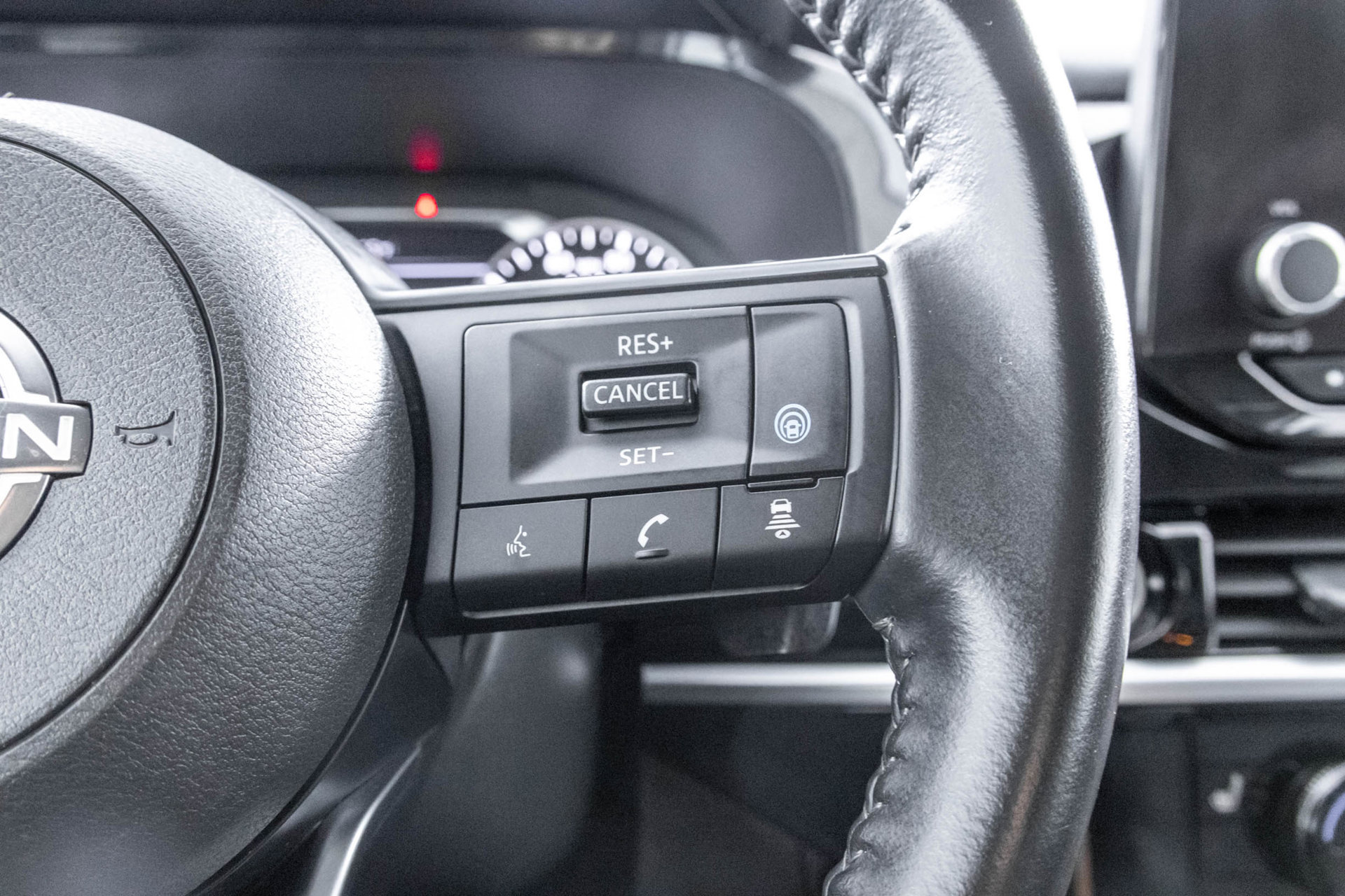 Used 2024 Nissan Pathfinder SV AWD/4WD image 27