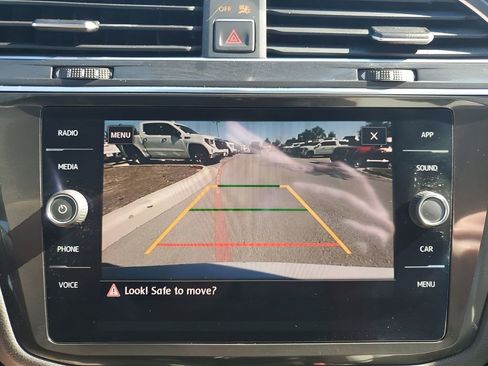 Used 2018 Volkswagen Tiguan SE w/ Panoramic Sunroof Package image 45