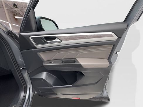 Used 2023 Volkswagen Atlas Cross Sport SE w/ Panoramic Sunroof Package FWD image 31