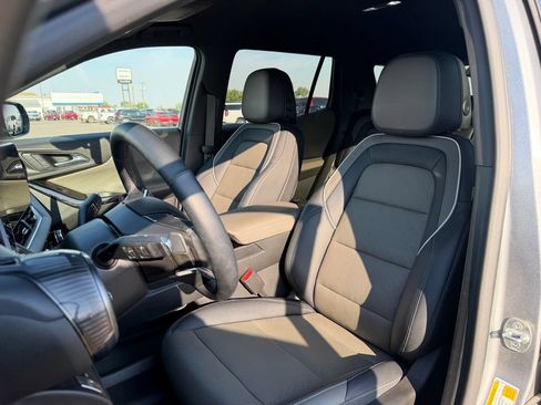 Used 2025 Chevrolet Equinox LT w/ Convenience Package II AWD/4WD image 3