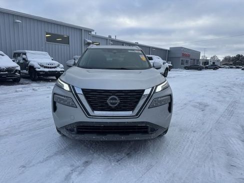 Used 2023 Nissan Rogue SV w/ SV Premium B Package image 11