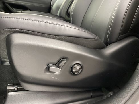 New 2026 Chrysler Pacifica Select AWD/4WD image 14