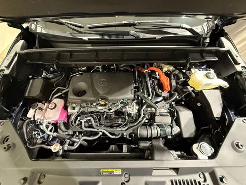 Certified 2025 Toyota Highlander Platinum image 10