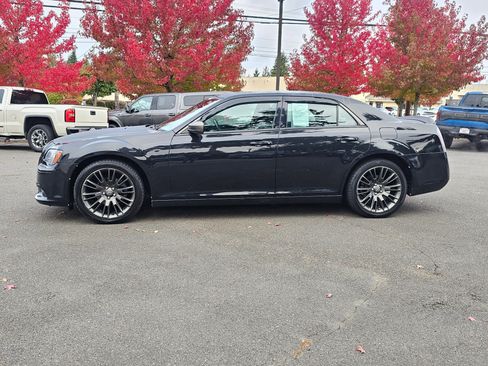Used 2014 Chrysler 300 C image 4