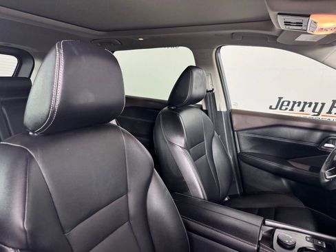 Used 2023 Nissan Rogue SL image 35