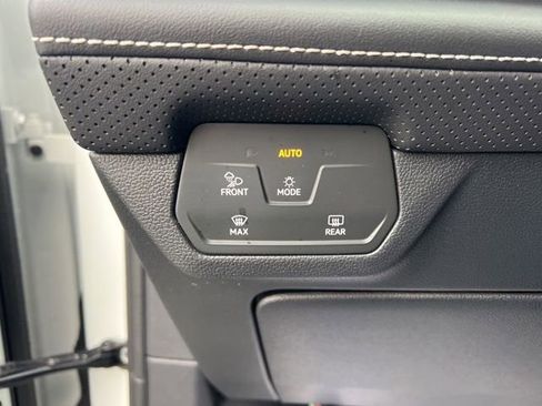 Used 2024 Volkswagen Atlas SE image 10